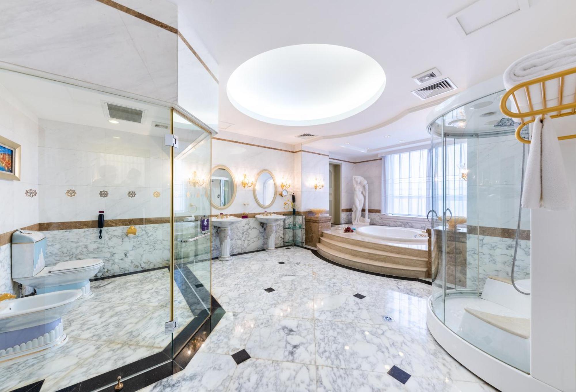 Grand Mercure Hotel Hualing Urumqi Exterior photo
